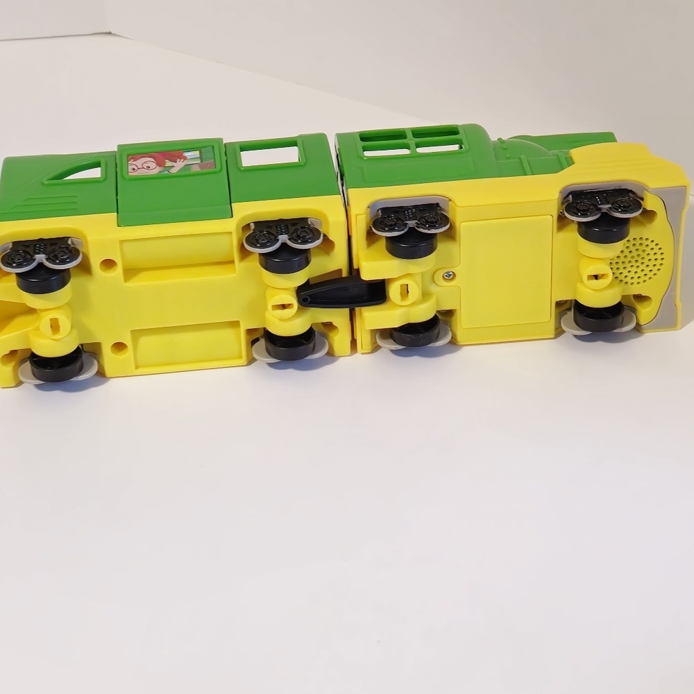 Fisher Price Little People Friendly Green Passenger Train with Sounds & Light - Picture 12 of 17
